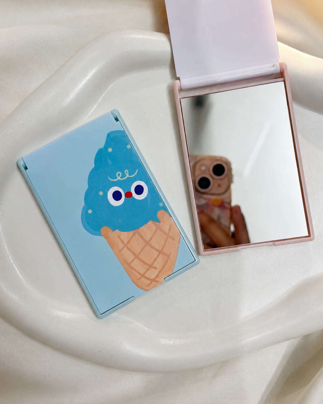 Cute pocket mirror